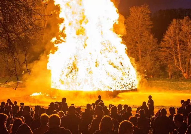 Internes Osterfeuer